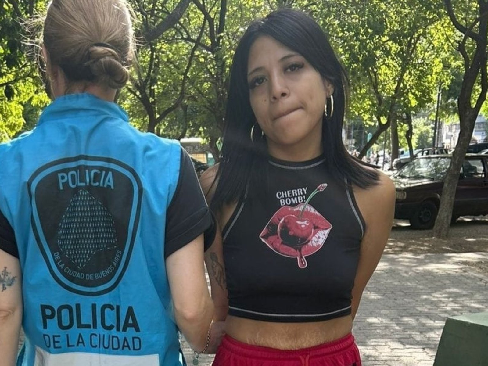 vendía panchos de día y seducía hombres de noche