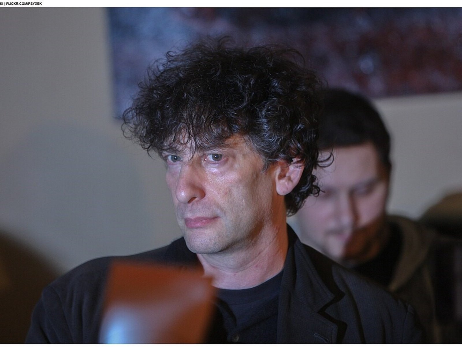 ¿Quién es Neil Gaiman, el escritor al que 12 mujeres acusan por agresión sexual?