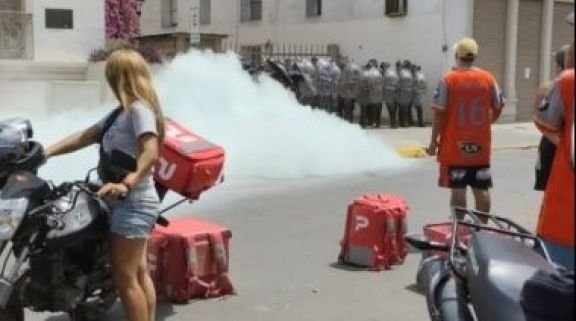 Asesinato de un delivery y pueblada con destrozos y detenidos en Moreno