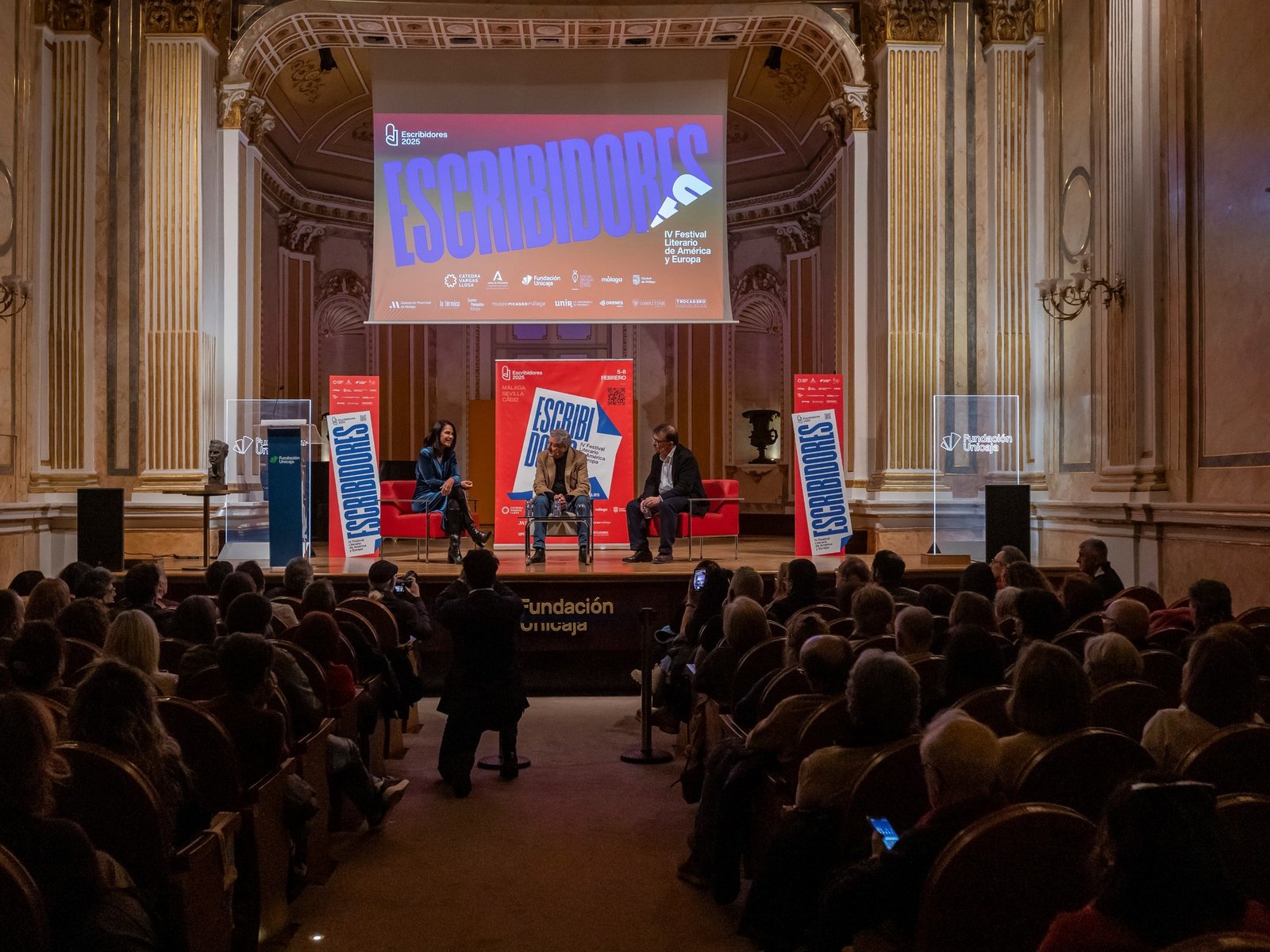 Escribidores 2025, un festival de literatura, migración y mestizaje con la letra de Mario Vargas Llosa y la voz de Javier Cercas