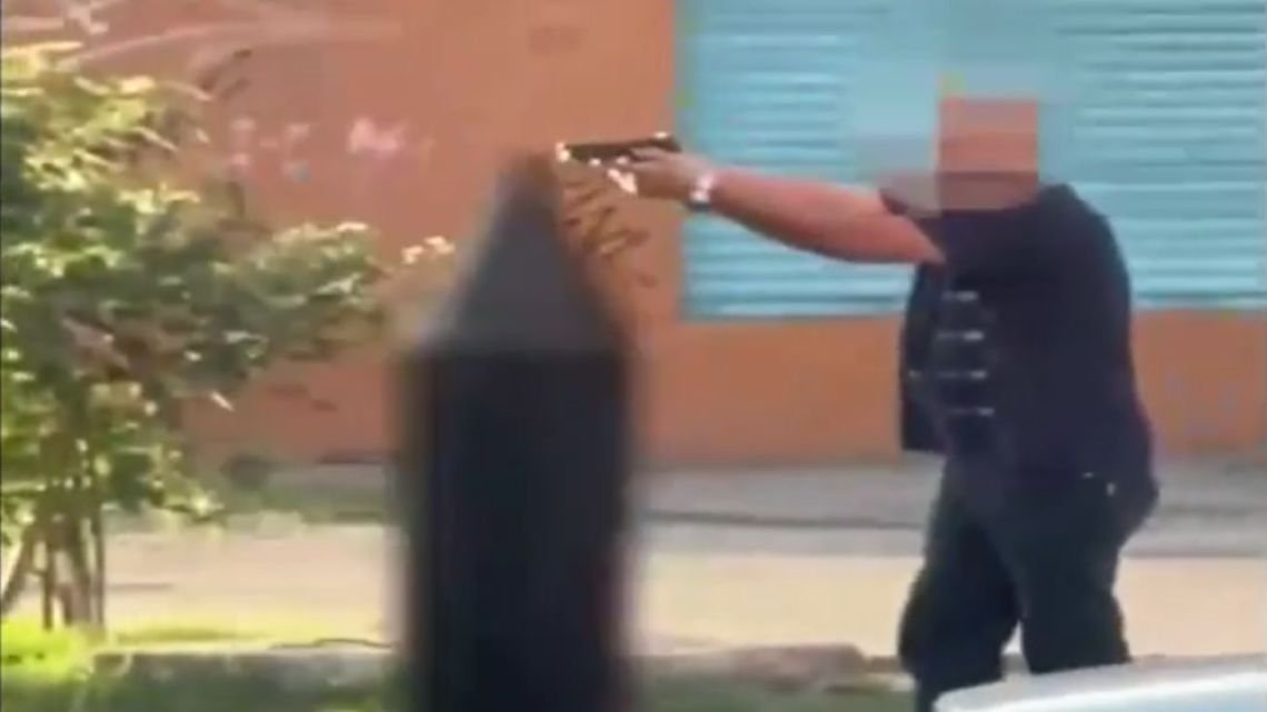 Una discusión en Tigre terminó con un hombre disparándole a otro con un arma de fuego: el video del momento