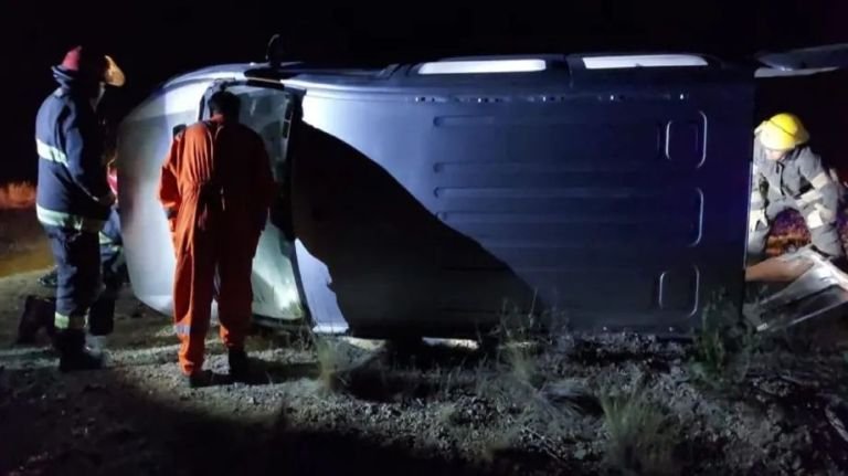 Vuelco en la Ruta 3 cerca de Las Grutas: dos hombres terminaron heridos y trasladados al hospital