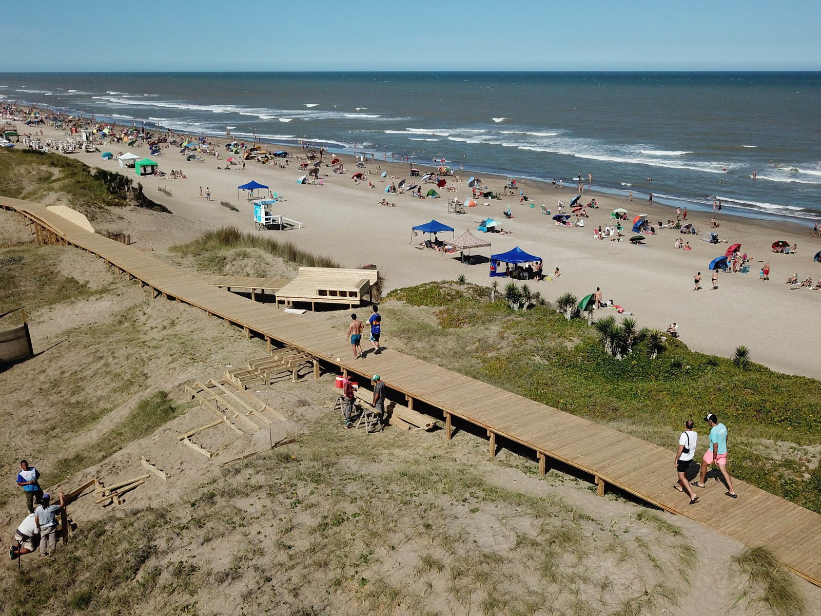avanza en Pinamar la construcción de un nuevo paseo costero