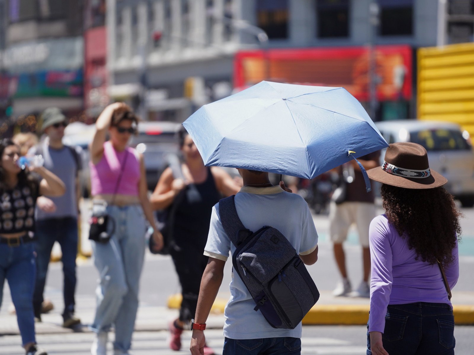 la máxima llegará a los 35 grados en la Ciudad de Buenos Aires y este lunes será el día más agobiante del verano