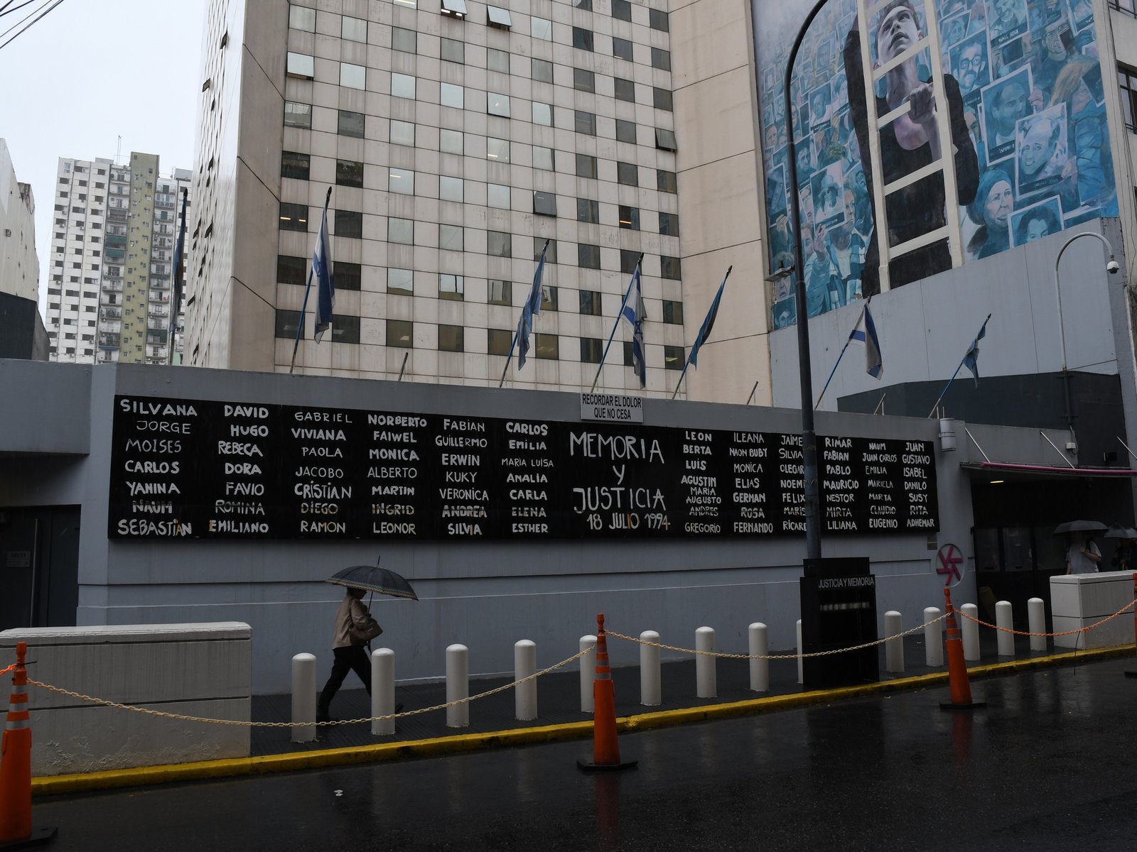 la policía la abrió con una explosión controlada