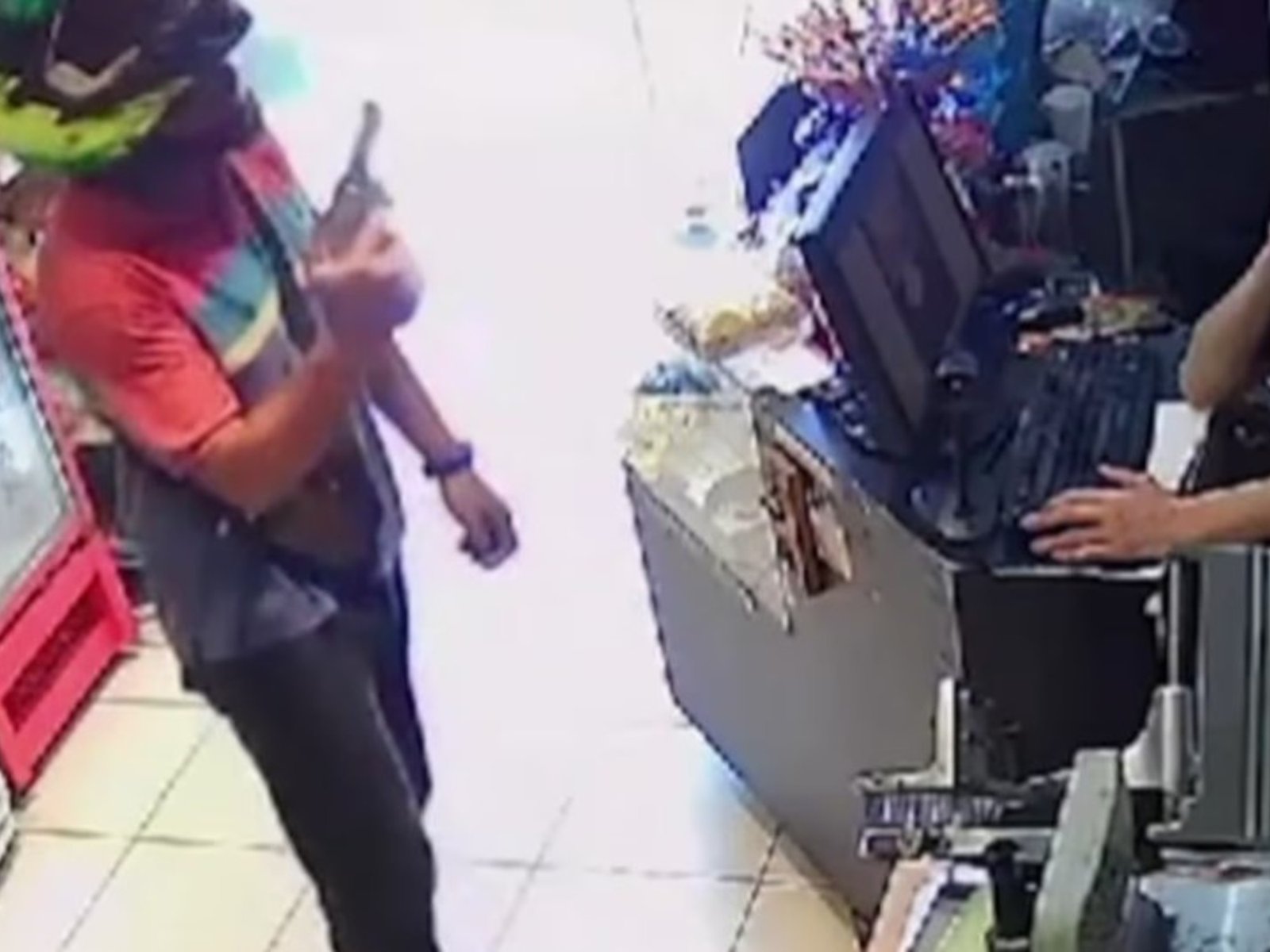 tras una charla con la víctima, se arrepintió y se fue sin nada