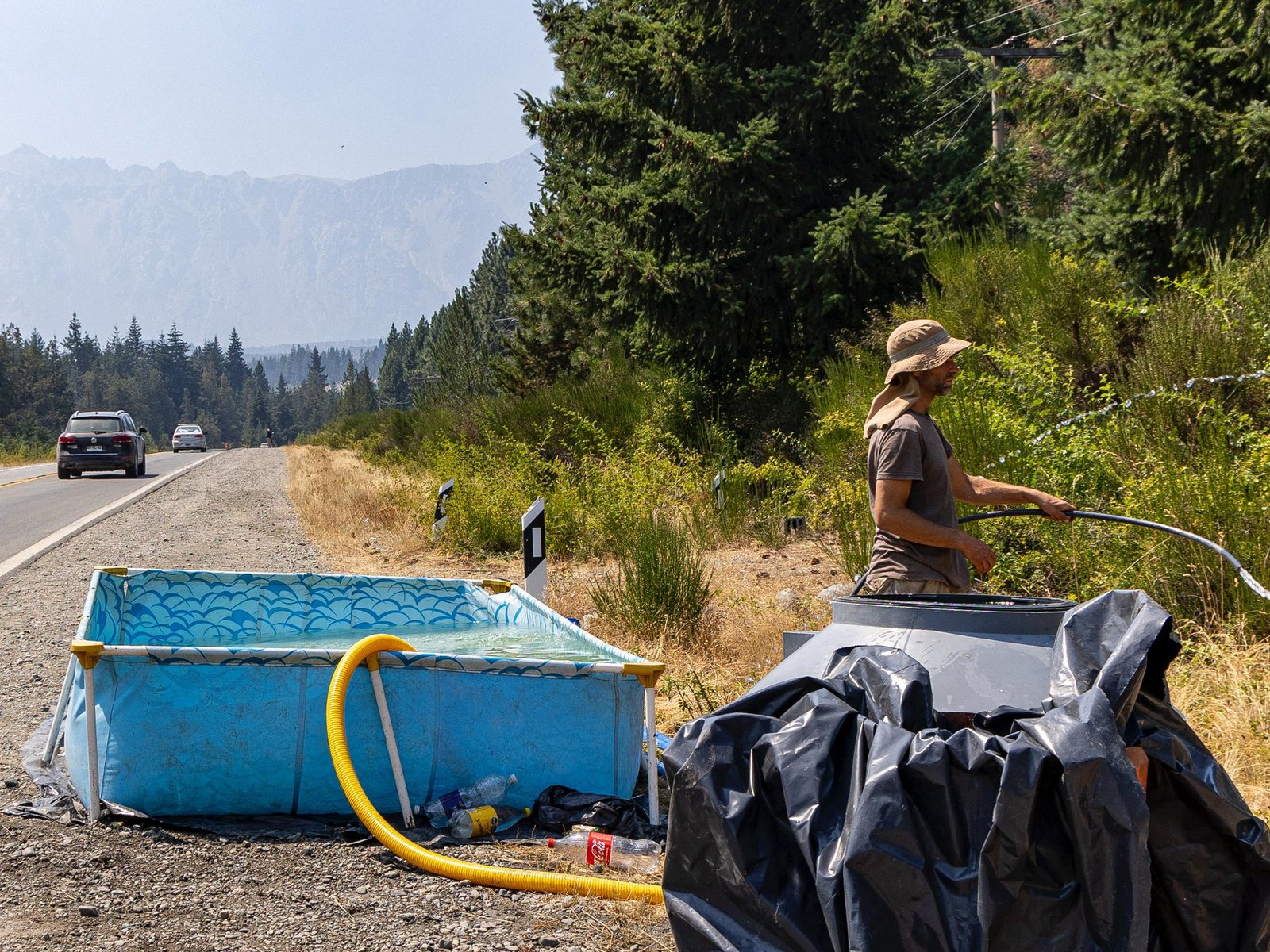 una zona de guerra con el retumbar de los helicópteros, pelopinchos como tanques y el temor por el peor día