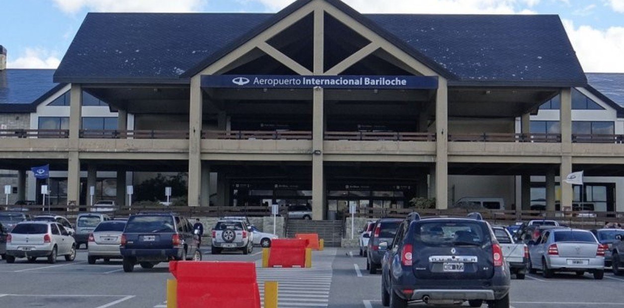 14 detenidos en operativos sorpresa en los aeropuertos de Bariloche y Buenos Aires
