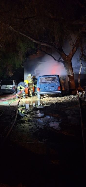 Asado descuidado desata incendio en vivienda: bomberos evitaron una tragedia