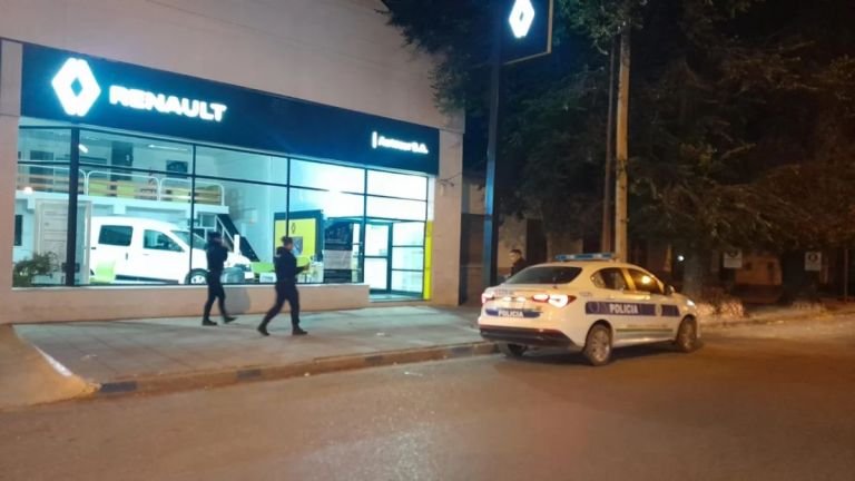 Ataque vandálico en concesionaria de Esquel: investigan el hecho