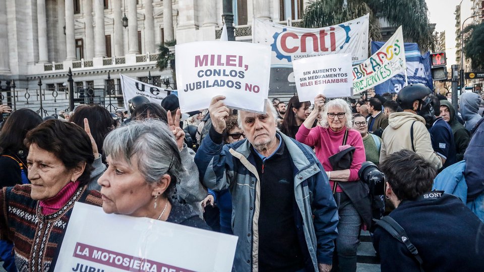 Aumento a jubilados: apenas 2,4 por ciento y con bono congelado | Sigue el ajuste