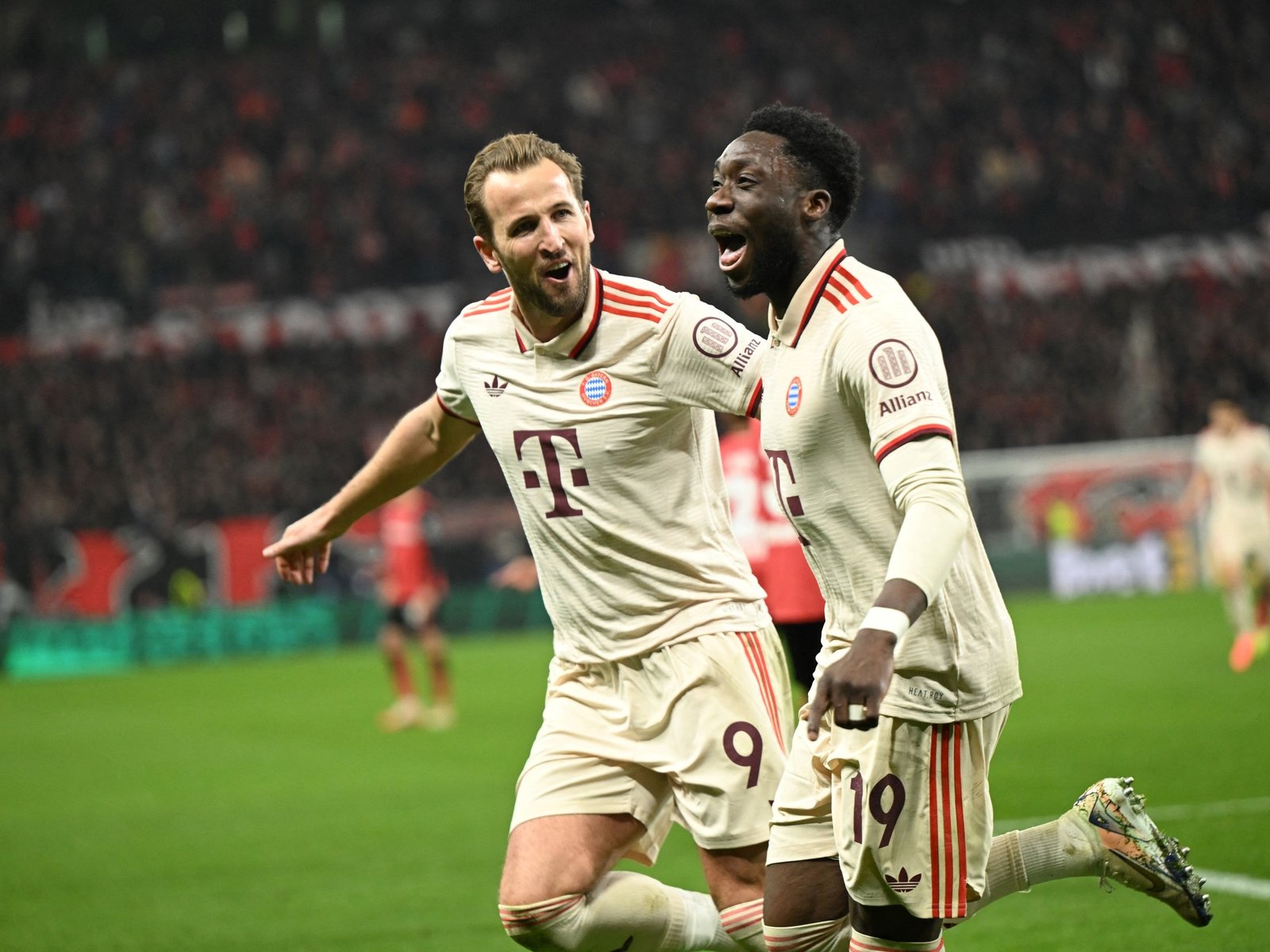 Bayern Múnich, rival de Boca, sufre por la lesión de Alphonso Davies, que se rompió la rodilla y se pierde el torneo