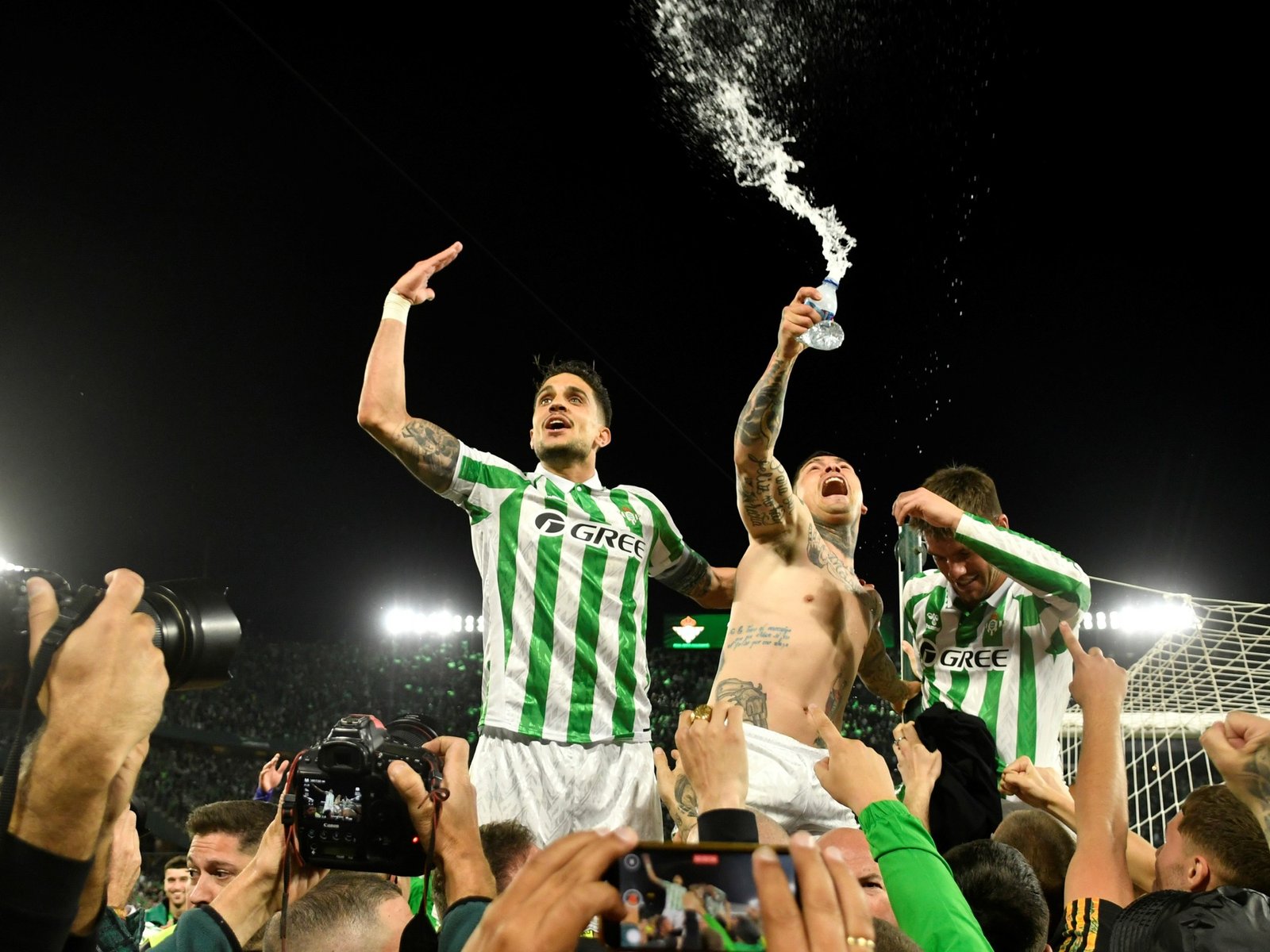 Betis rompió “la maldición del espejo roto” y le ganó a Sevilla tras siete años en un clásico andaluz que desborda pasión