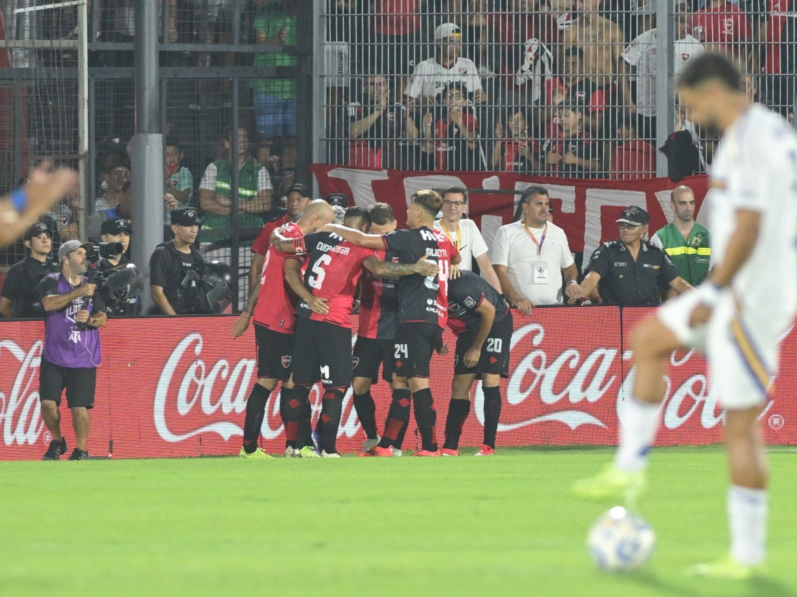 Boca perdió la punta en Rosario y festeja el sorprendente Tigre