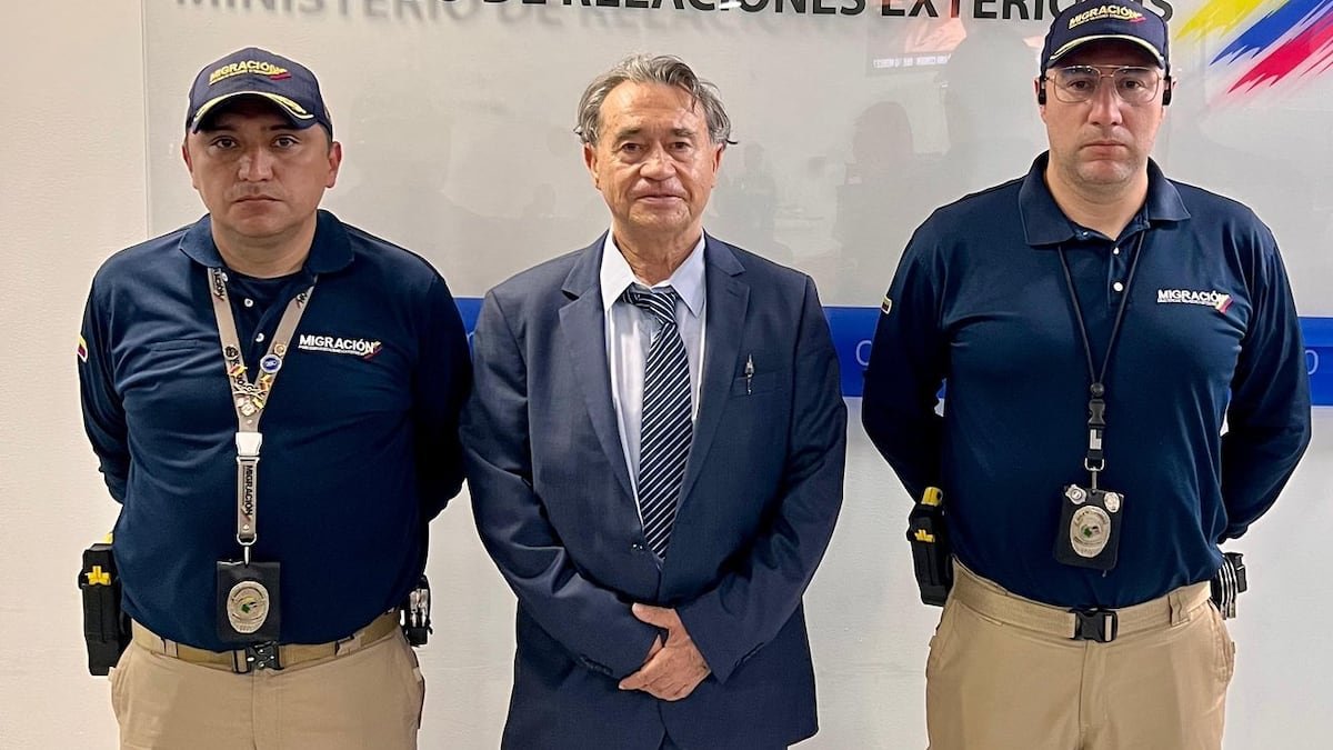 Carlos Lehder, exjefe del cartel de Medellín, aterriza en Colombia