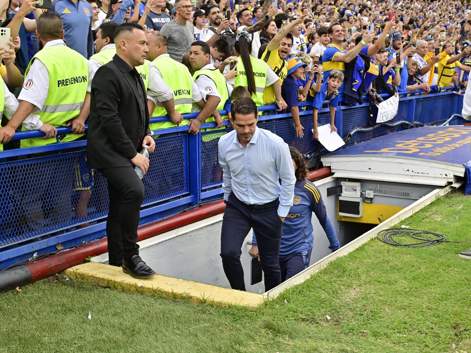 Cómo hizo Gago para gambetear la crisis y aferrarse al banco de Boca: ¿hasta cuándo tiene vida?