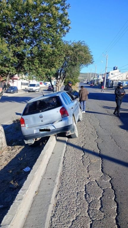 Conductor se quedó dormido y perdió el control de su vehículo