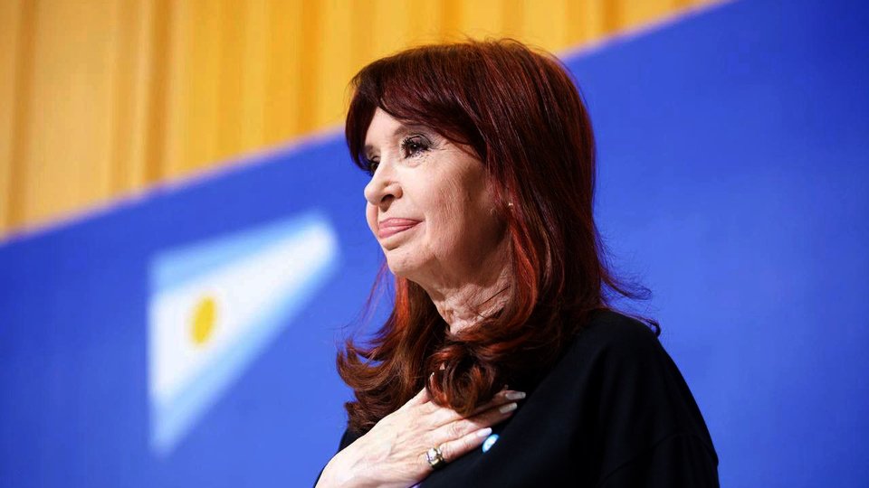 Cristina Kirchner habló de educación y criticó a Milei: “El próximo gobierno tiene que llevar a los pibes a la escuela” | Habló en la UBA