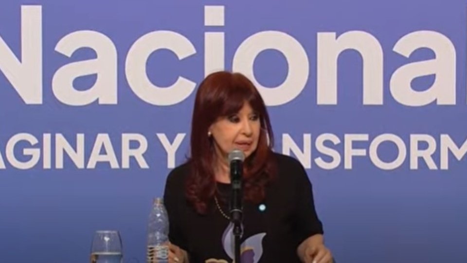 Cristina Kirchner sobre el acuerdo con el FMI: “Le votaron un cheque en blanco” | La expresidenta dijo que Argentina vive un “descomposición institucional que abarca a los tres poderes del Estado”.