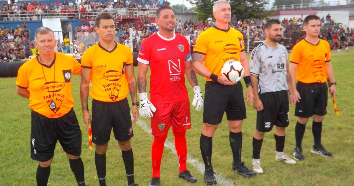 Daronco no dirige fecha FIFA, pero sí una final de un torneo amateur uruguayo: ¿con qué le pagaron? :: Olé