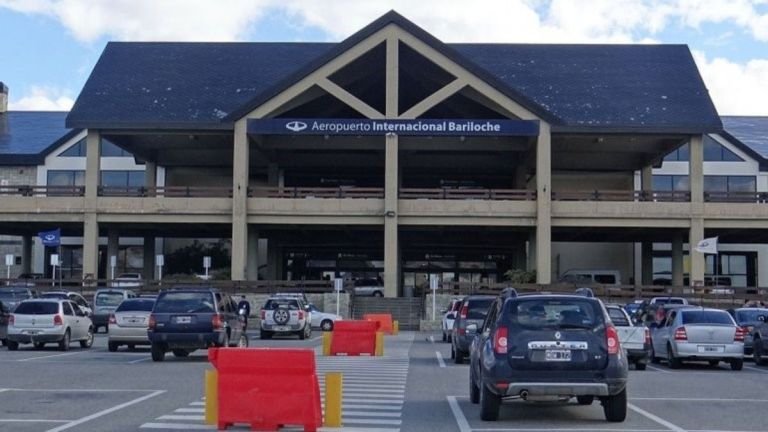 Detienen a 14 personas en aeropuertos por una causa de trata de personas