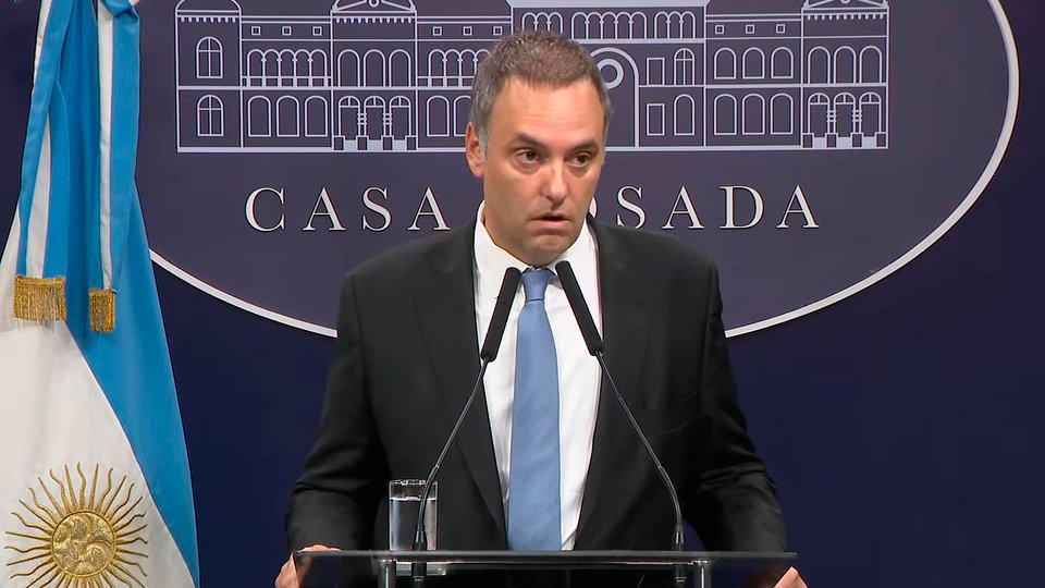 El Gobierno anunció que desclasificará archivos de la SIDE sobre la dictadura | En el Día de la Memoria