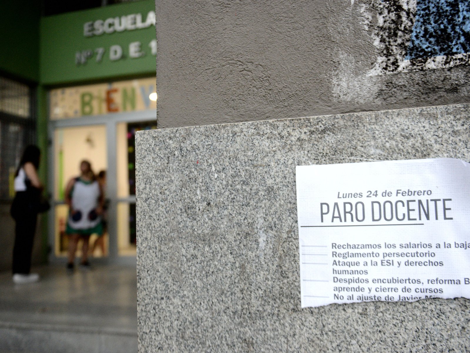 El Gobierno estableció un nuevo salario mínimo para los docentes de $ 500.000 a nivel nacional