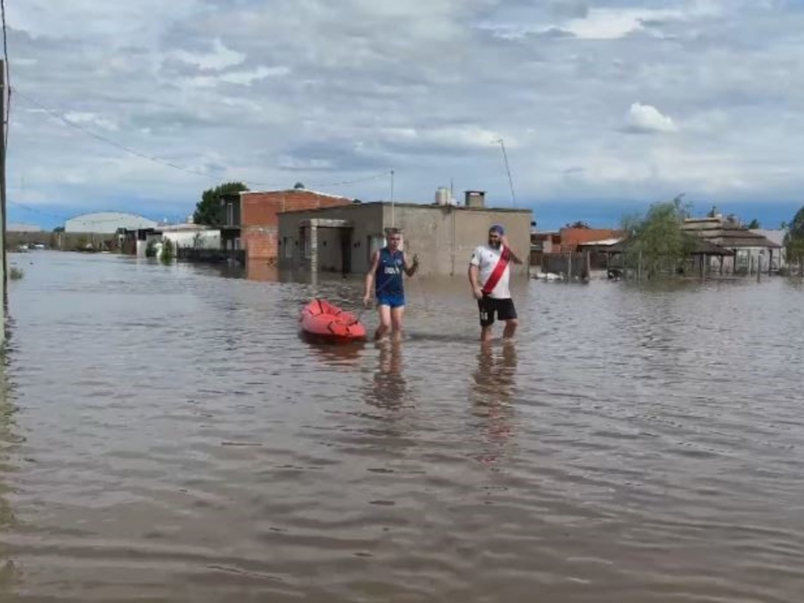 “El agua de mi casa me llega casi al pecho, es la cuarta vez que pasa”