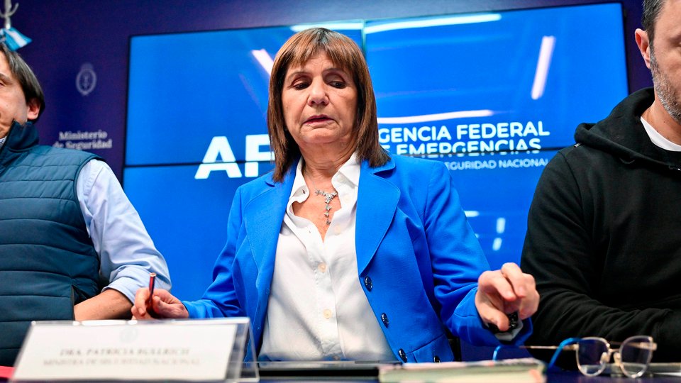 El gobierno promete más palos para la próxima marcha | “Un intento de golpe”: la justificación oficial de la feroz represión 