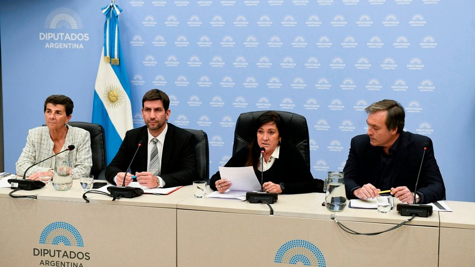 En sintonía con el pedido de Milei, LLA y el PRO apuran la baja en la edad de imputabilidad | El proyecto de Bullrich y Cúneo Libarona propone la baja a 13 años y con penas de hasta 20 para delitos graves 