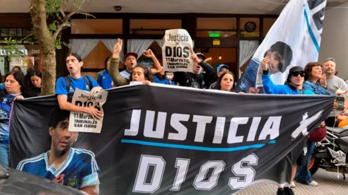 En un día clave en el juicio por la muerte de Maradona, declaran los médicos que realizaron la autopsia