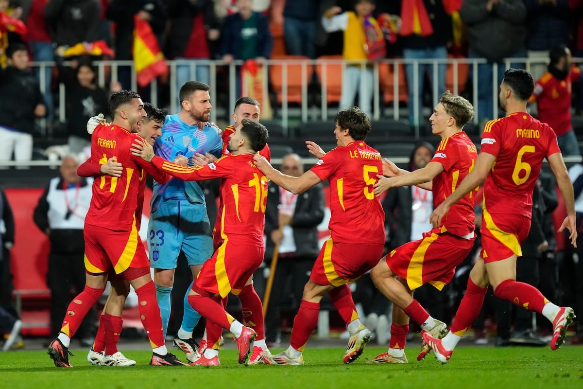 España sigue iluminada | Fútbol | Deportes