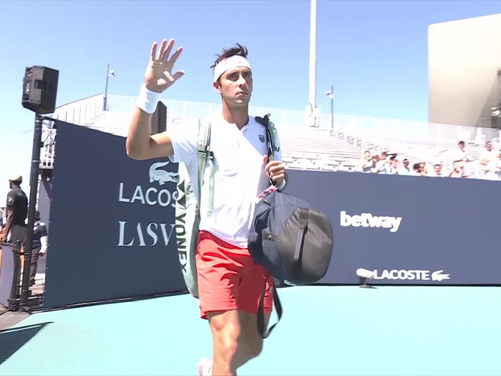 Etcheverry mostró un pobre nivel, volvió a perder y profundizó su crisis