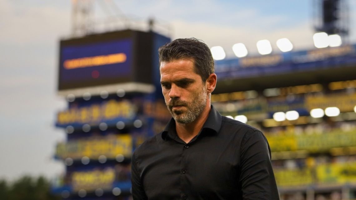 Gago ya tiene el equipo definido para enfrentar a Central Córdoba, pero tomó una drástica decisión