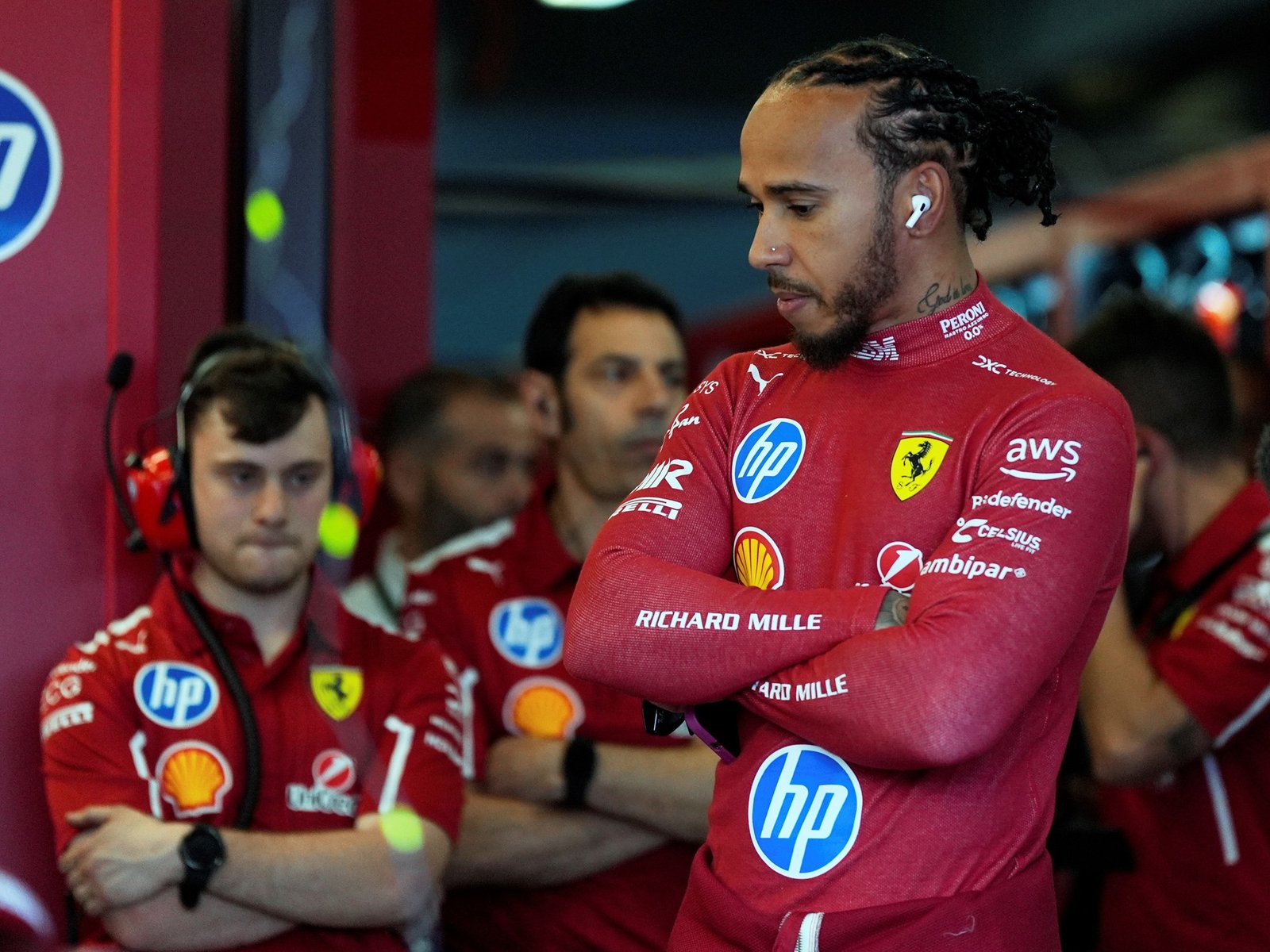 Hamilton habló de sus chispazos por radio con su nuevo ingeniero en Ferrari y apuntó para todos lados