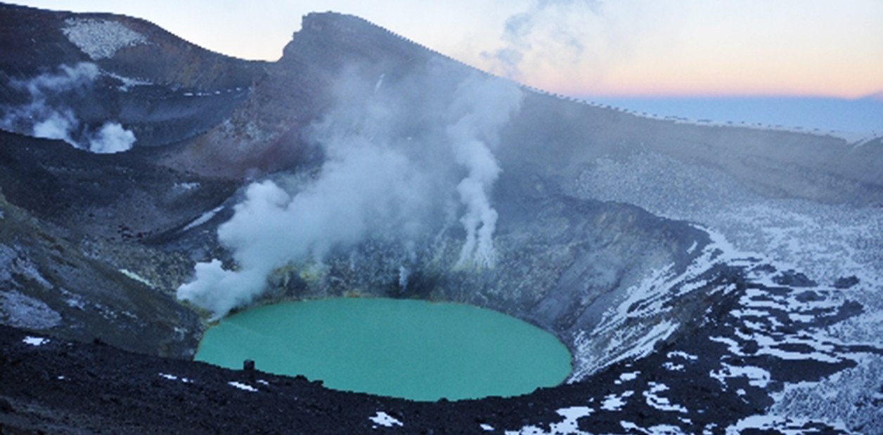 Hay alerta por el aumento de actividad en un volcán en la frontera entre Mendoza y Chile