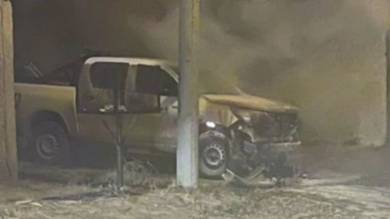 Investigan el incendio de una camioneta en Los Bretes: sospechan que fue intencional