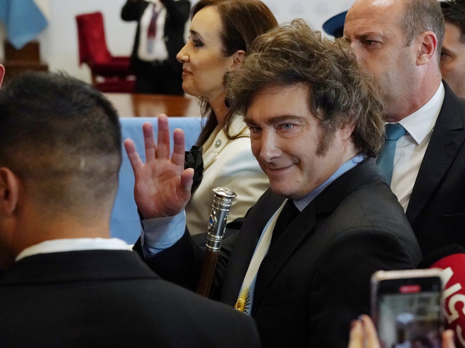 Javier Milei llegó por sorpresa a la ciudad para monitorear el operativo de asistencia