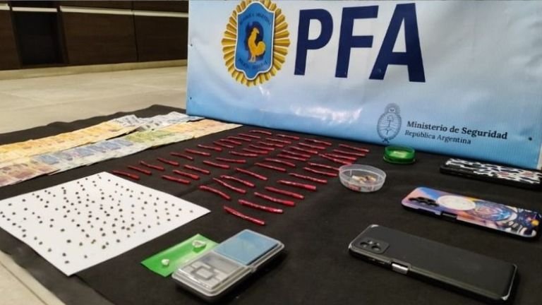 La PFA detuvo a un hombre y desarticuló un punto de expendio de drogas en Puerto Madryn