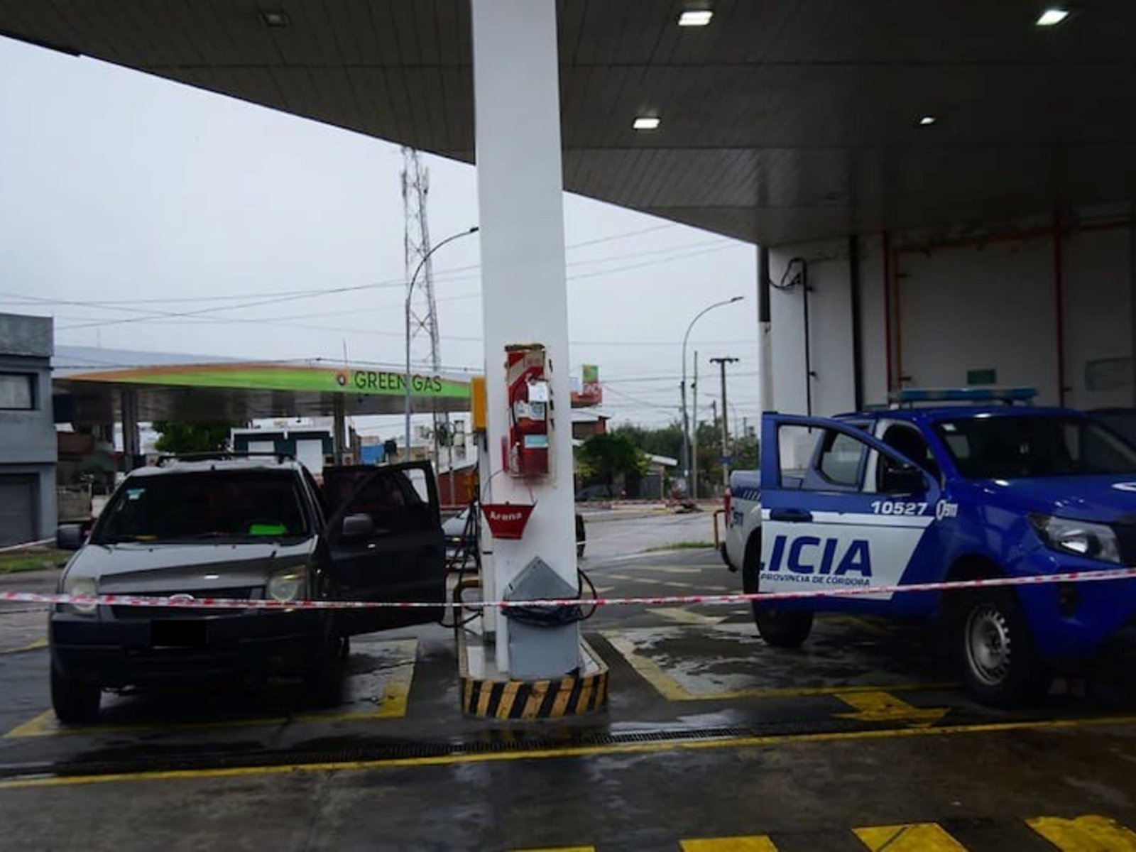 La discusión en una estación de servicio que terminó con un hombre muerto y qué dijo uno de los policías acusados
