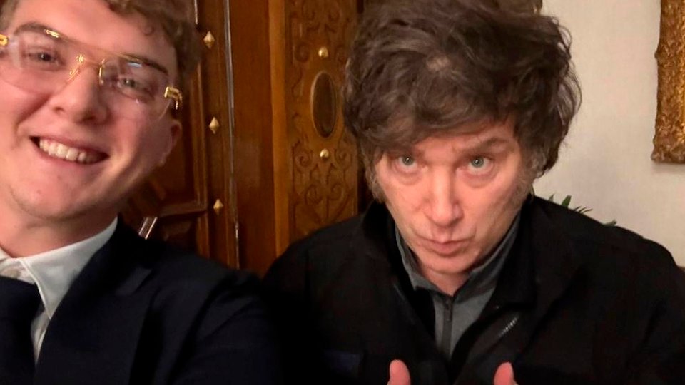 La excursión de Hayden Davis por Argentina costó 60 mil dólares, pero no se sabe quién la pagó | Un viaje con visita guiada a la Casa Rosada