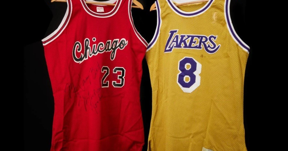 La millonaria subasta de camisetas de Michael Jordan y Kobe Bryant :: Olé