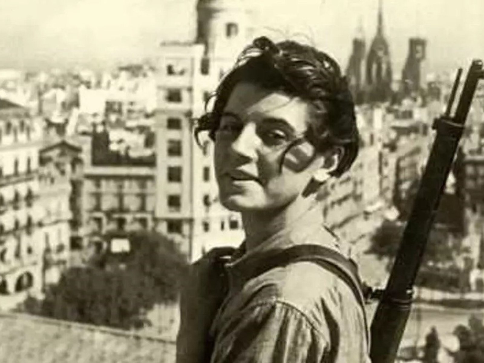 La vida oculta de Marina Ginestà, la joven republicana inmortalizada en una foto