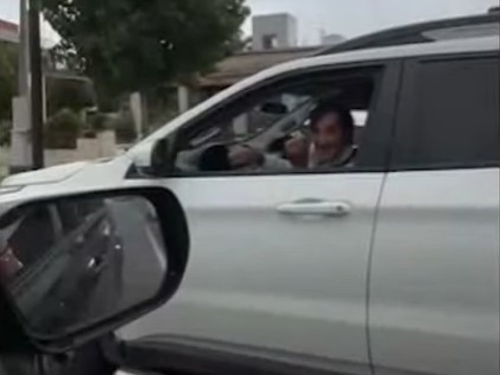 Le suspendieron la licencia a un conductor que insultó, persiguió y chocó a propósito a otro automovilista