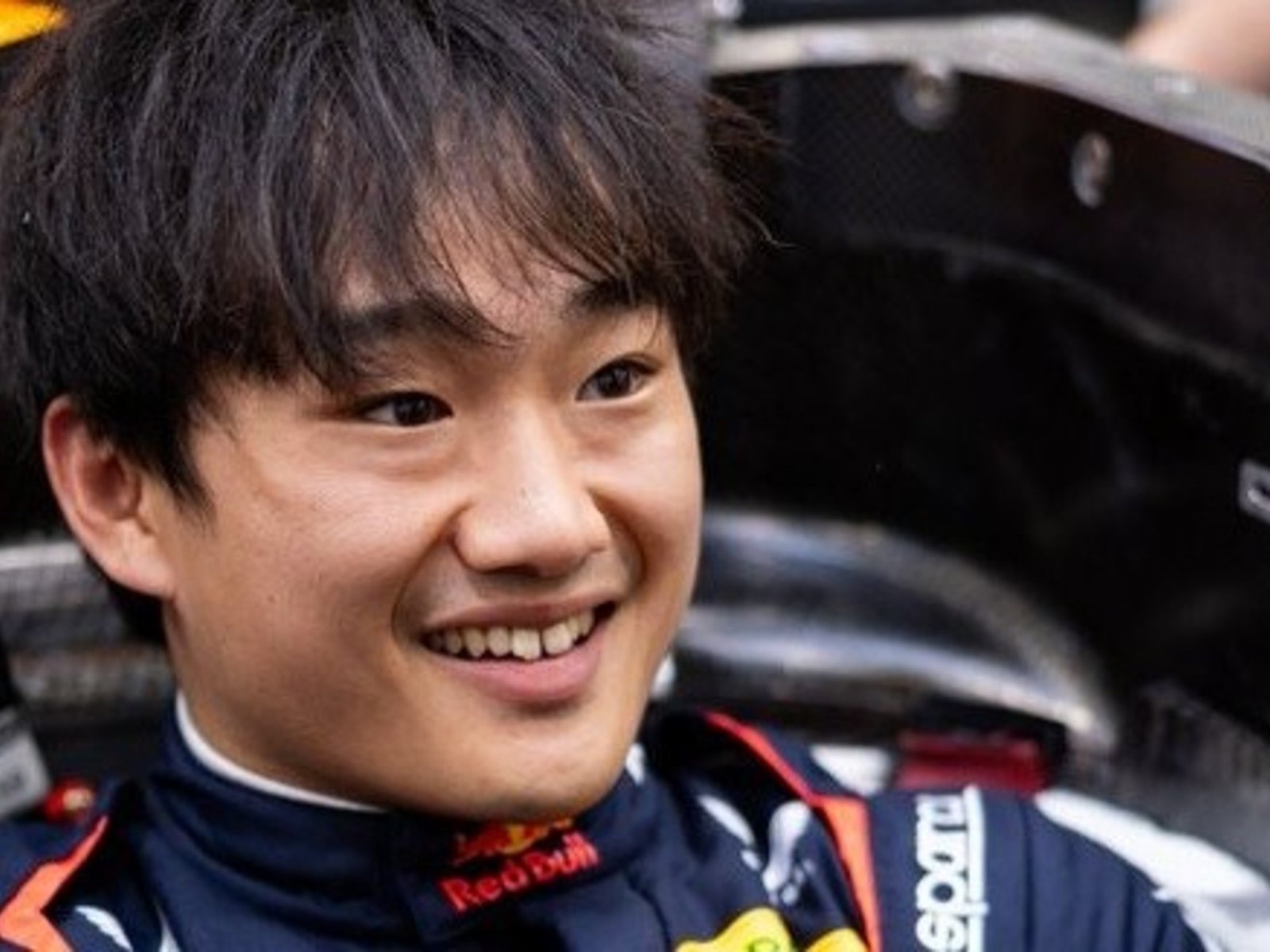 Liam Lawson recién se fue de Red Bull y Yuki Tsunoda ya probó sonriente su butaca, con Max Verstappen “no contento” con la decisión