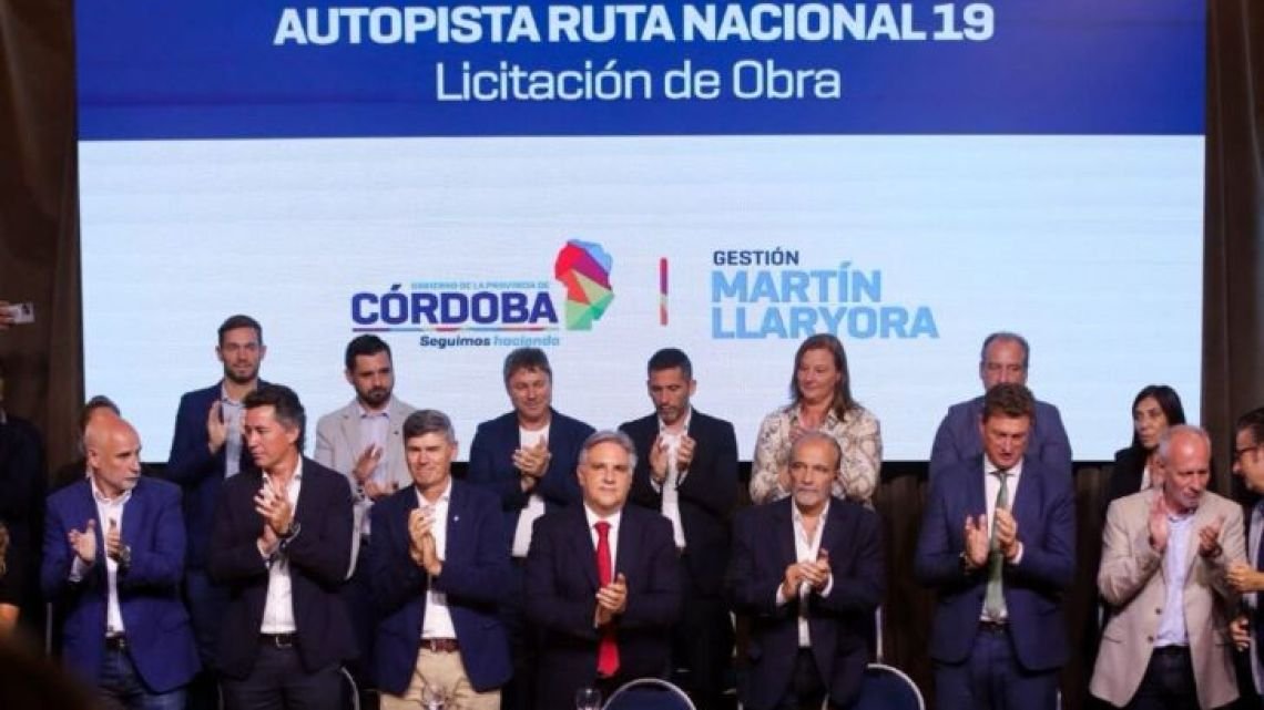 Llaryora en el acto de licitación para terminar la ruta 19: “Córdoba se hace cargo de lo que la Nación no se hace cargo”
