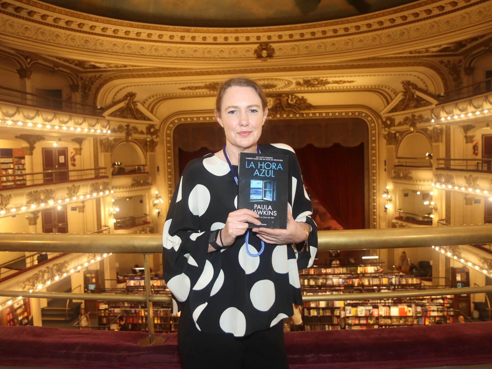 Los secretos de “La Hora Azul”, su nueva novela