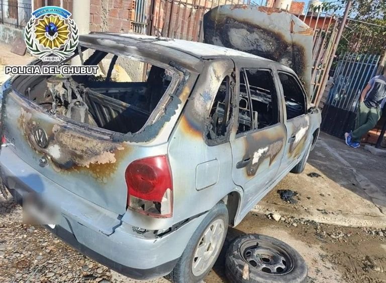 Máximo Abásolo: le robaron partes del auto y se lo prendieron fuego
