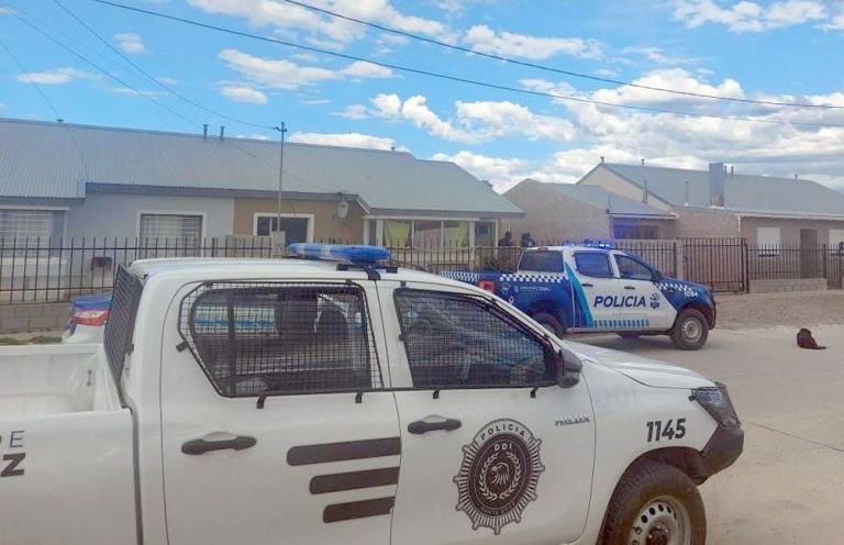 Megaoperativo en Puerto Deseado: La policía realizó allanamientos por hechos de robo y disparos en la vía pública
