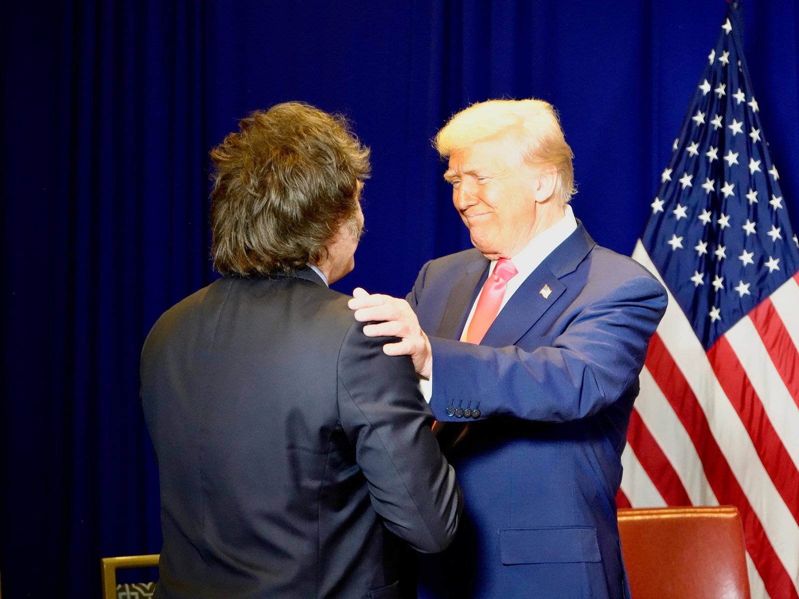 Milei da un claro apoyo a las vacunas y se diferencia de Trump, que ahora investiga si causan autismo